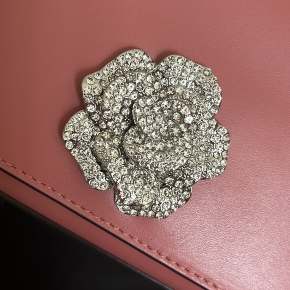 Michael Kors WOC Bellamie Polished Leather Clutch Rose - Picture 3 of 13